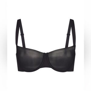 SKIMS — NO SHOW MOLDED UNLINED BALCONETTE BRA
